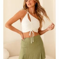 LE LIS WOMEN ONE SHOULDER RUCHED CROP TOP