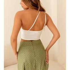 LE LIS WOMEN ONE SHOULDER RUCHED CROP TOP